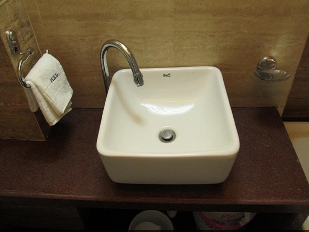 Hotel Blue Lagoon Daman Room photo